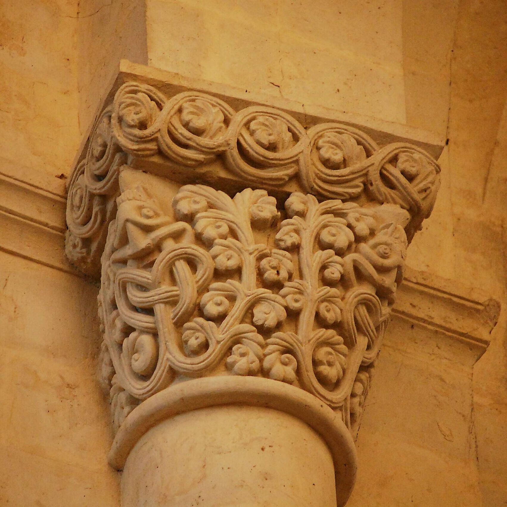 Fig.11 bis - Chapiteau du troisième pilier méridional de la nef - ©chris chiama.jpg